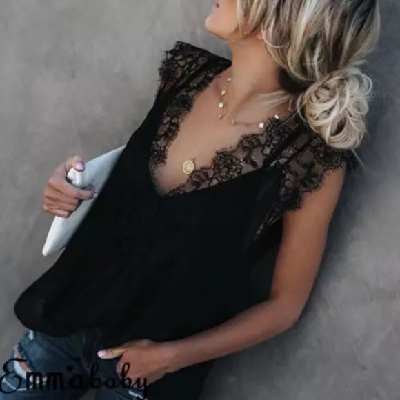 Tops - 💙Host Pick💙 Black Lacey Tank Top